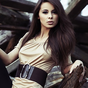 ausgefallener schmuck in naturfarben