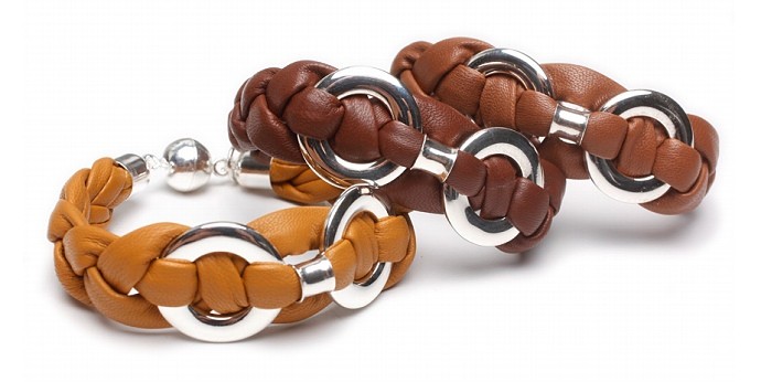 Katja Engel Schmuck Kollektion Herbst/Winter 2012/2013 Lederarmbänder mit Silberringen